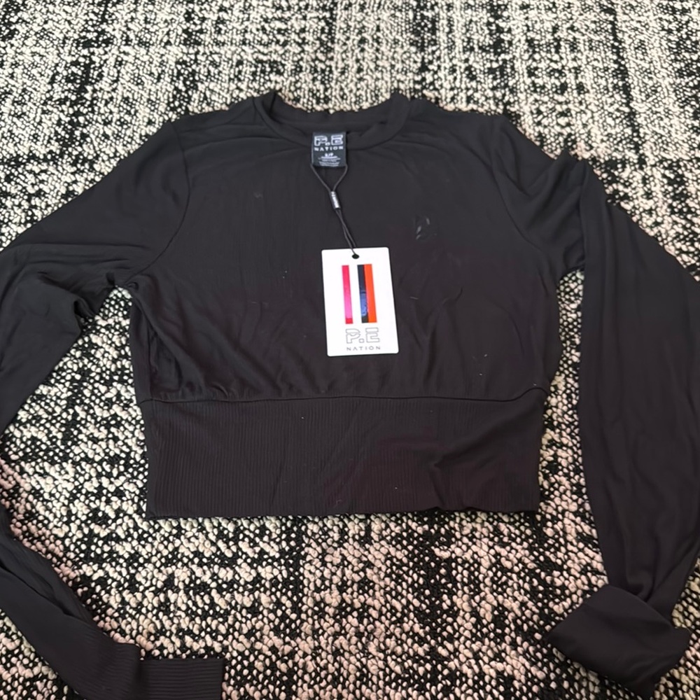 Black Long Sleeve Crop Top